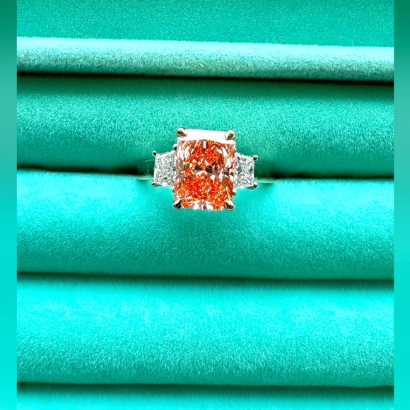 14k White Gold Radiant Cut Lab-Grown Diamond Ring 3.00CT Fancy Vivid Pink. - Picture 2 of 5